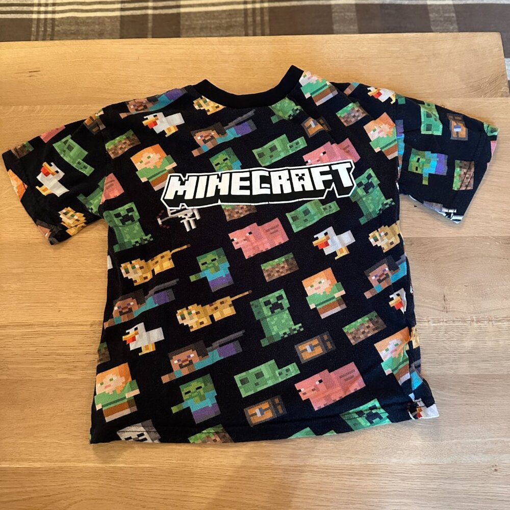 Minecraft T-Shirt H&M Size 6-8 (Fits Like a Size 6)